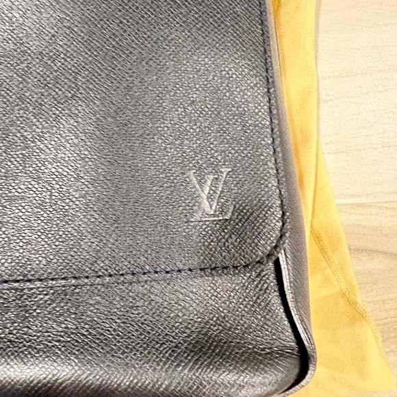 Louis Vuitton messenger bag - Picture 8 of 10